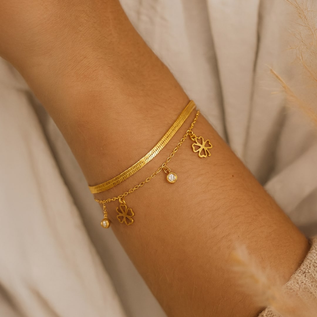 Close-up of the clover charm on the bracelet - KARMAKIND