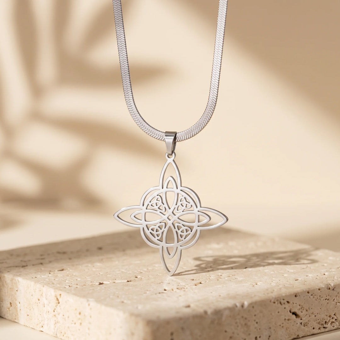 Pendant in a minimalist setting - KARMAKIND