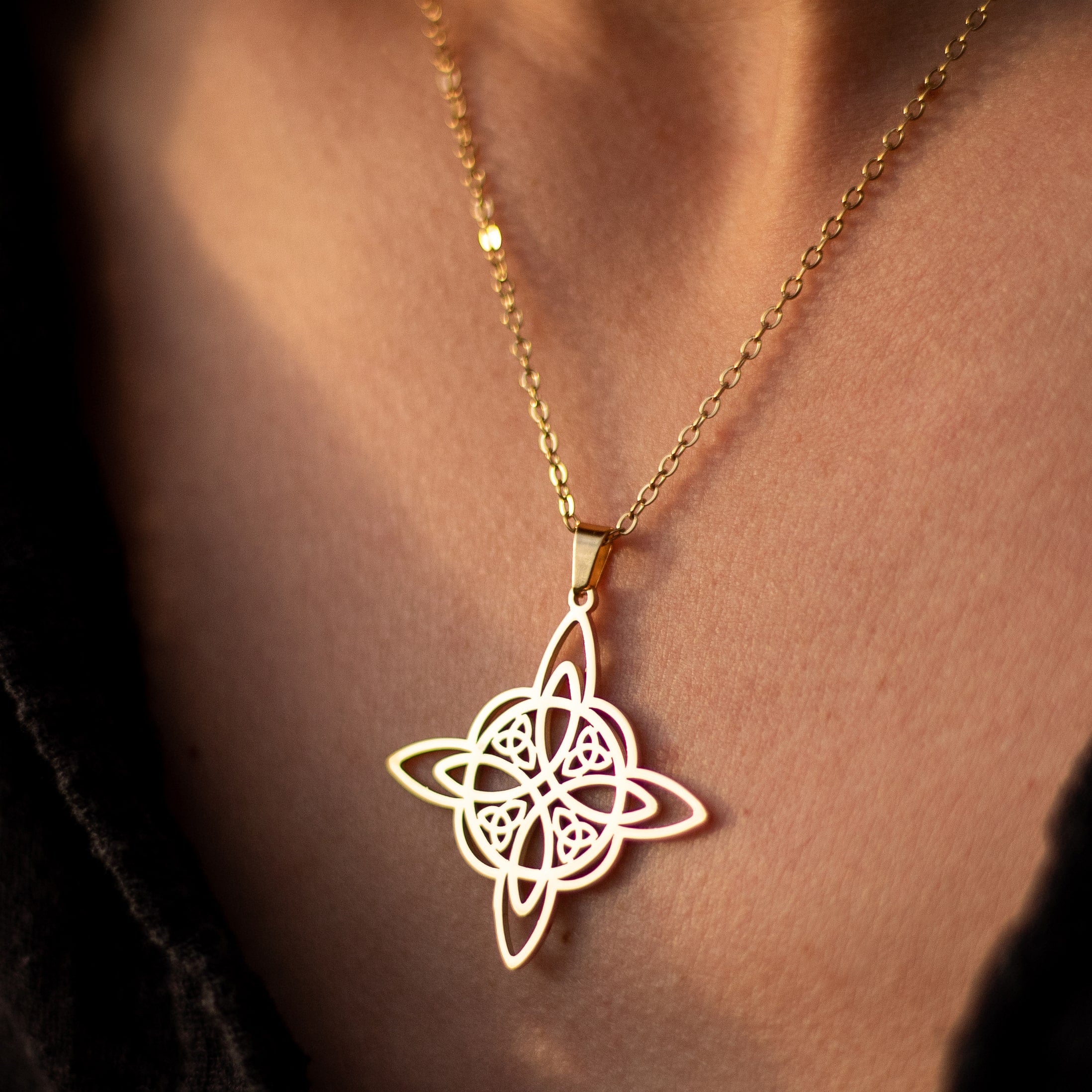"Eternal Protection" Pendant with Witch's Knot Gold - KARMAKIND