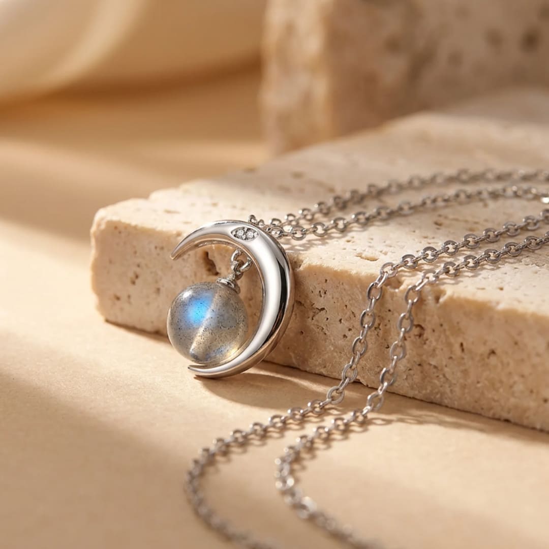 Side view of the silver moon setting embracing the labradorite stone - KARMAKIND