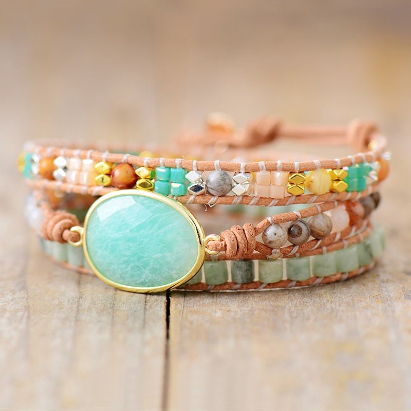 Detail of the wrap closure on the bracelet - KARMAKIND