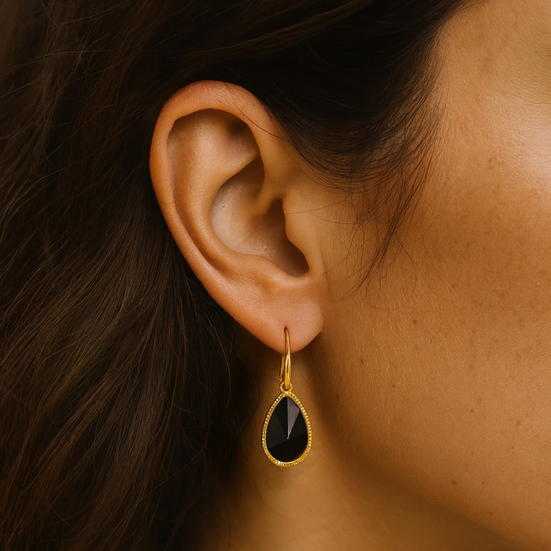 Close-up of Onyx stone setting - KARMAKIND