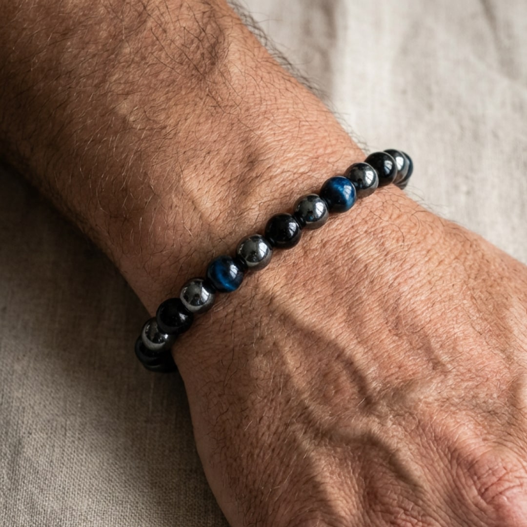 Black and metallic beads with blue flashes on a bracelet - KARMAKIND