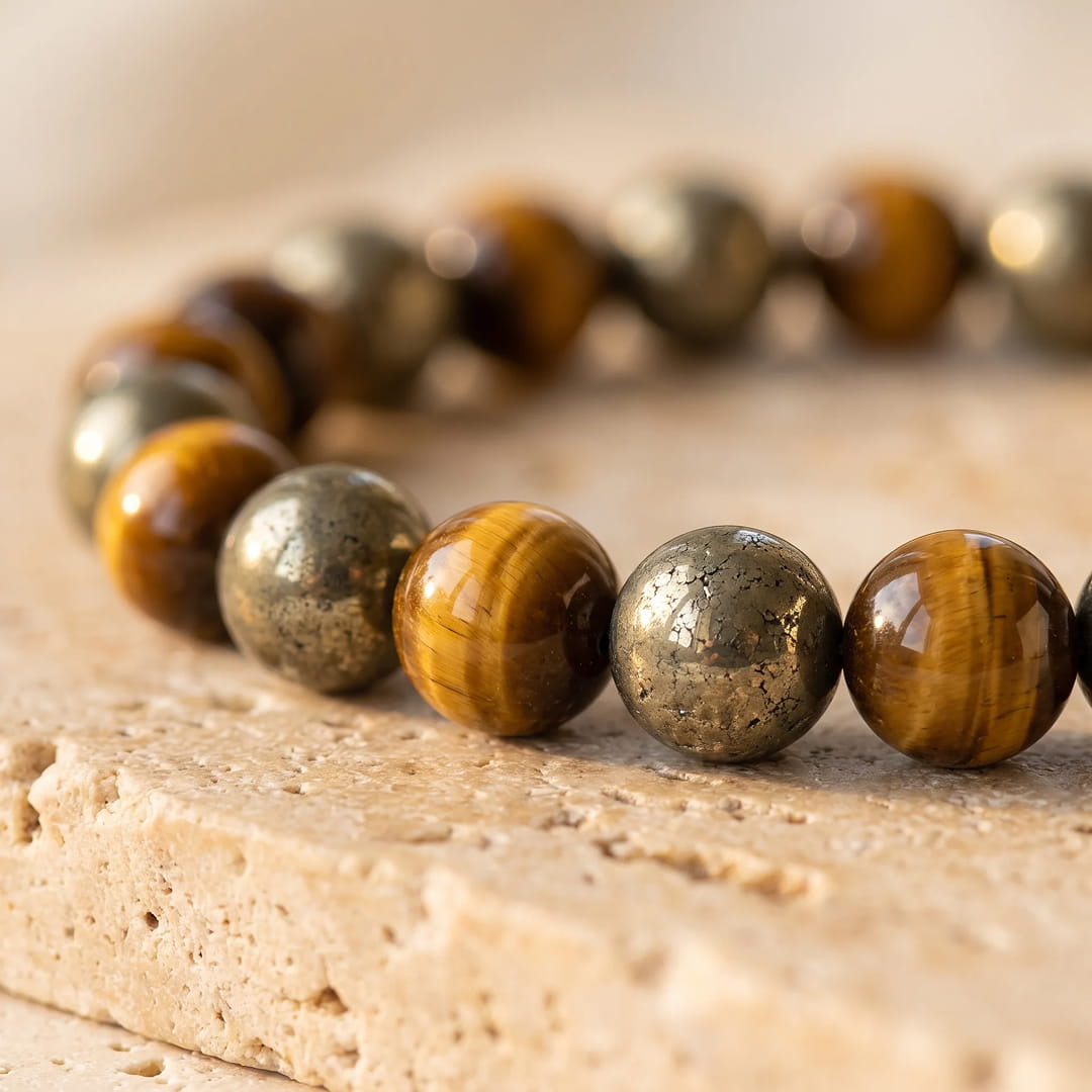 Detail of the metallic sheen of pyrite in the bracelet - KARMAKIND