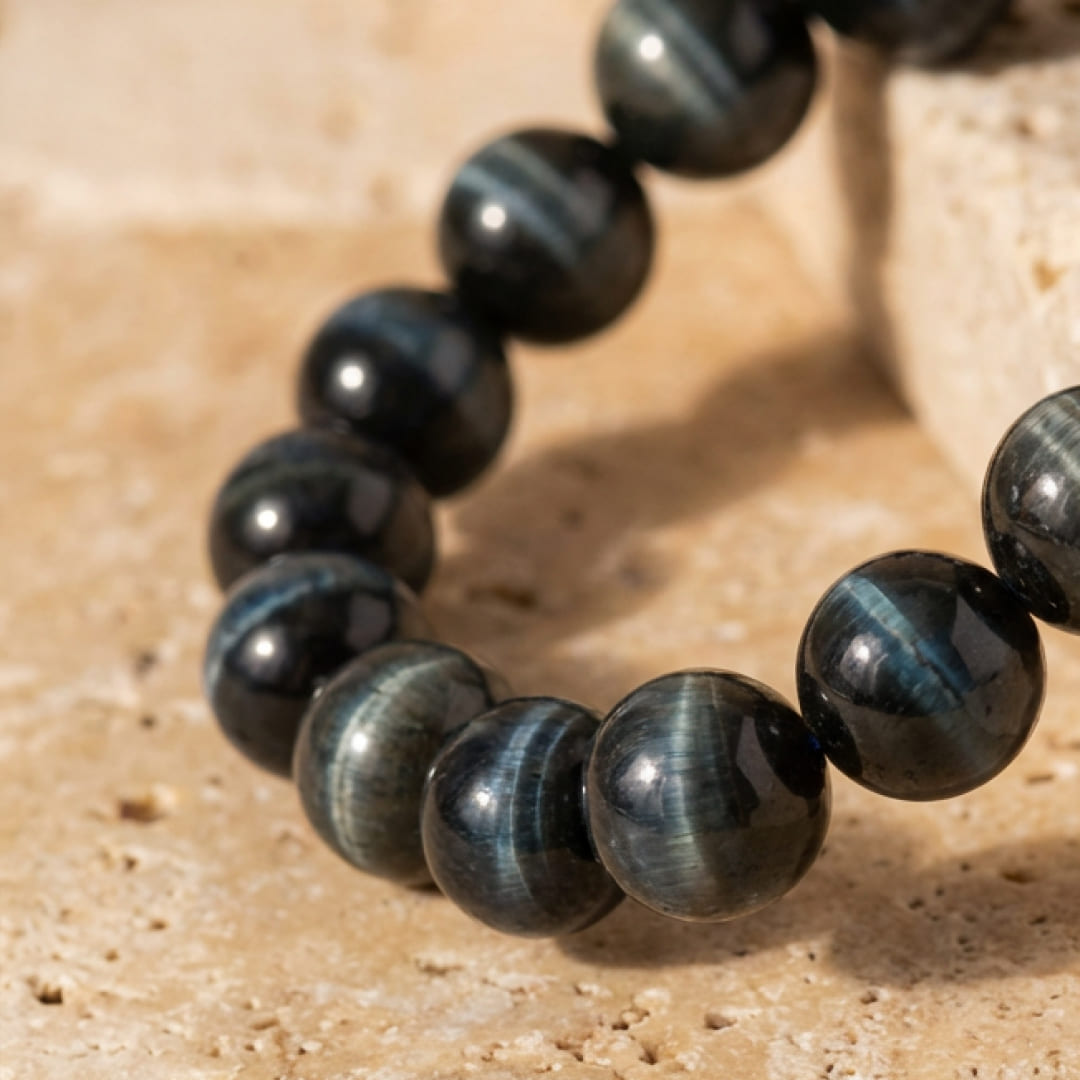 Bracelet featuring Hawk's Eye stones - KARMAKIND