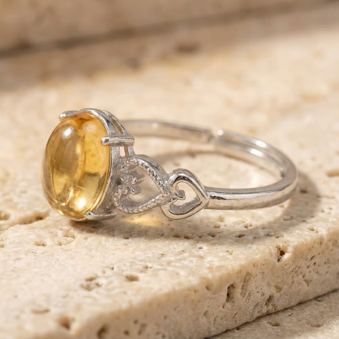 Side view of the citrine ring band with heart motifs - KARMAKIND