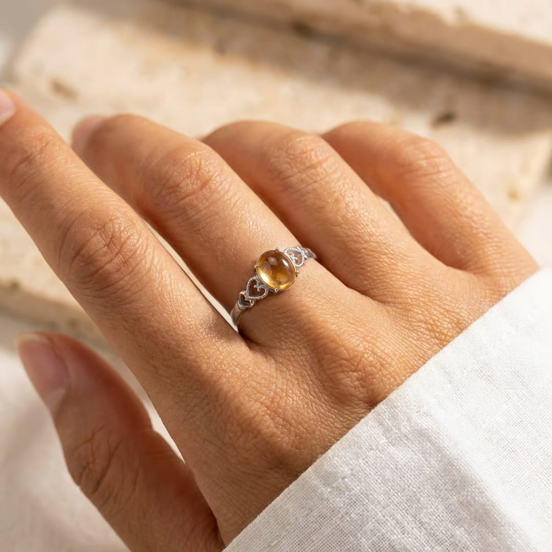 Detail of the setting and stone of the citrine ring - KARMAKIND