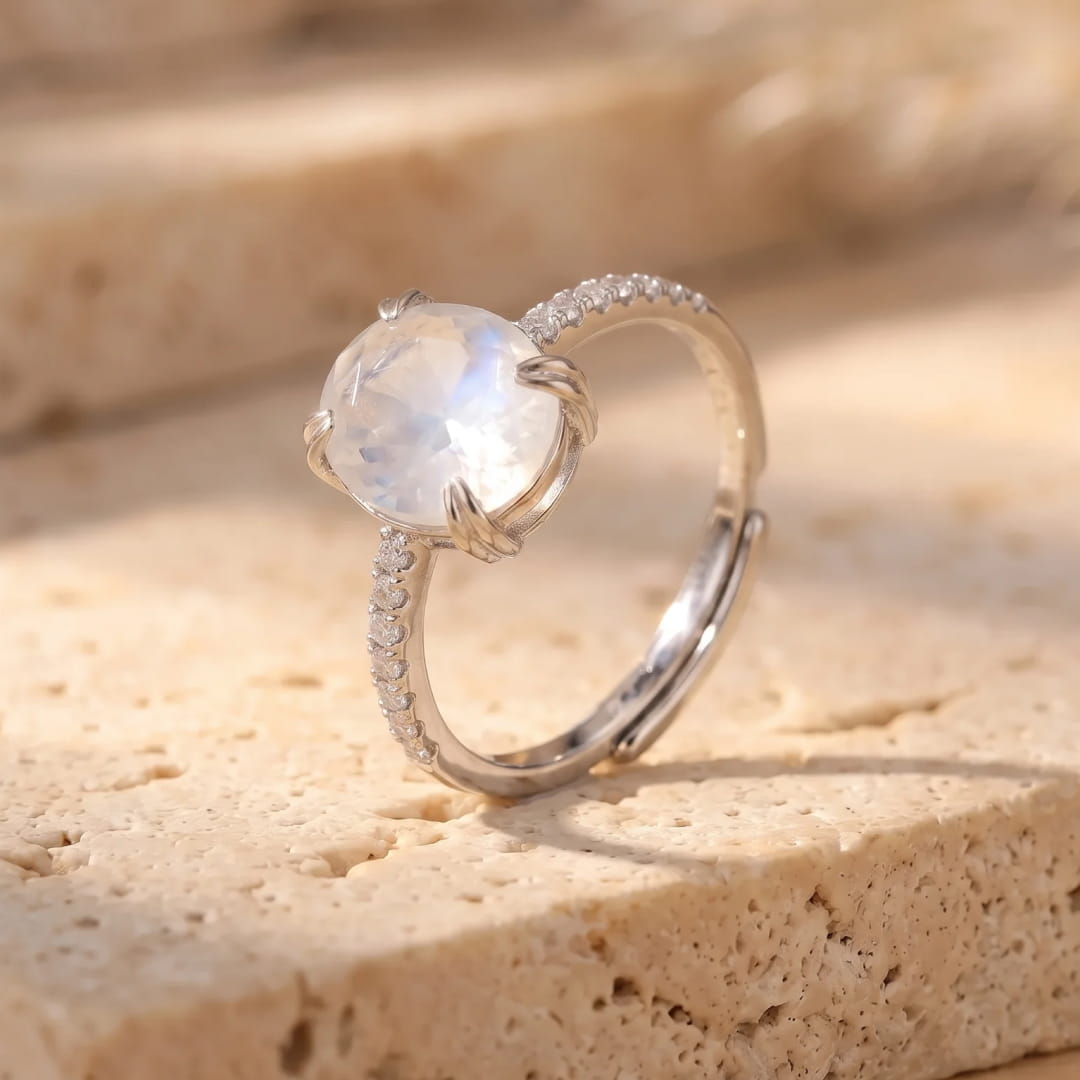 Detailed view of the silver setting on the Kirana ring - KARMAKIND