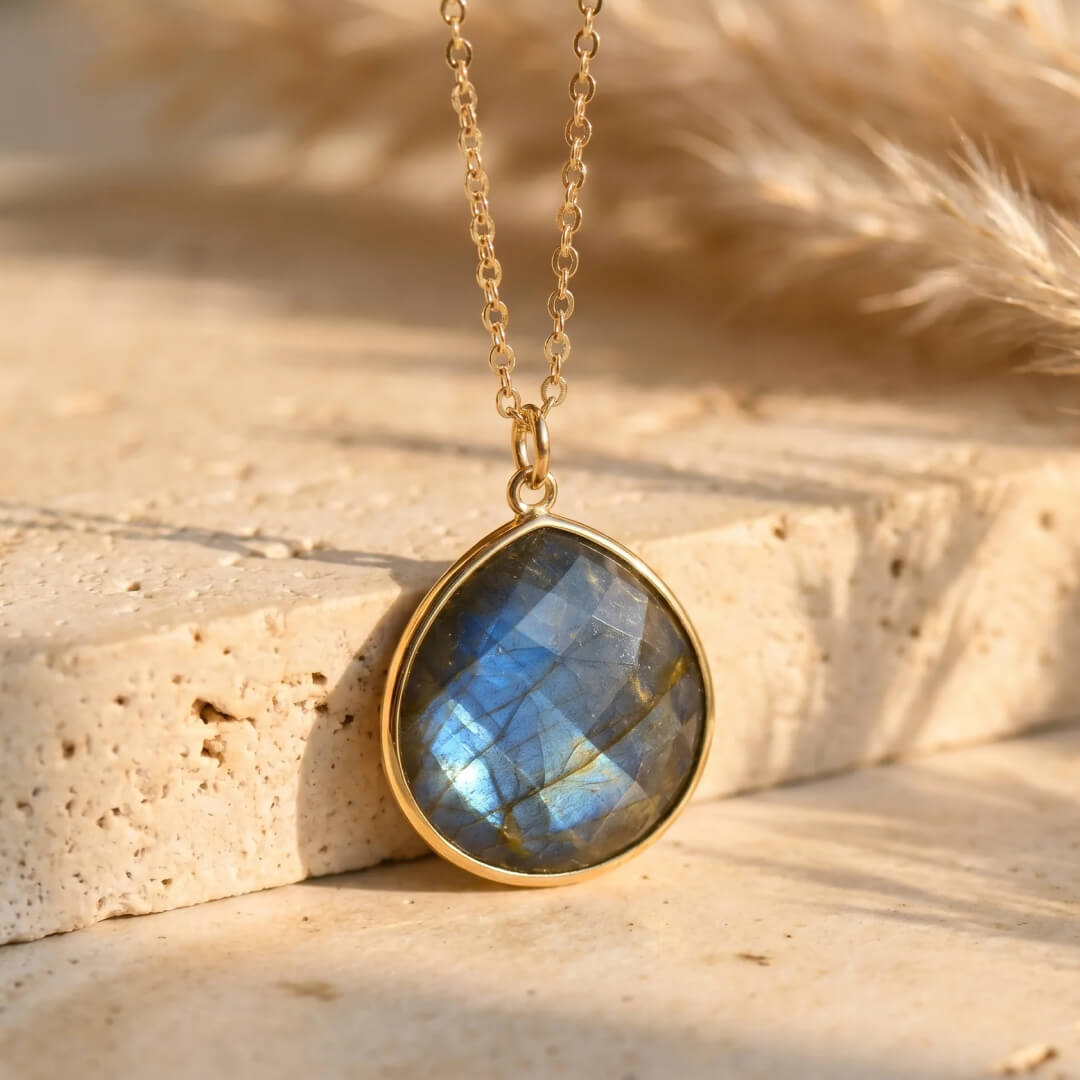 Labradorite Elegance Pendant - KARMAKIND