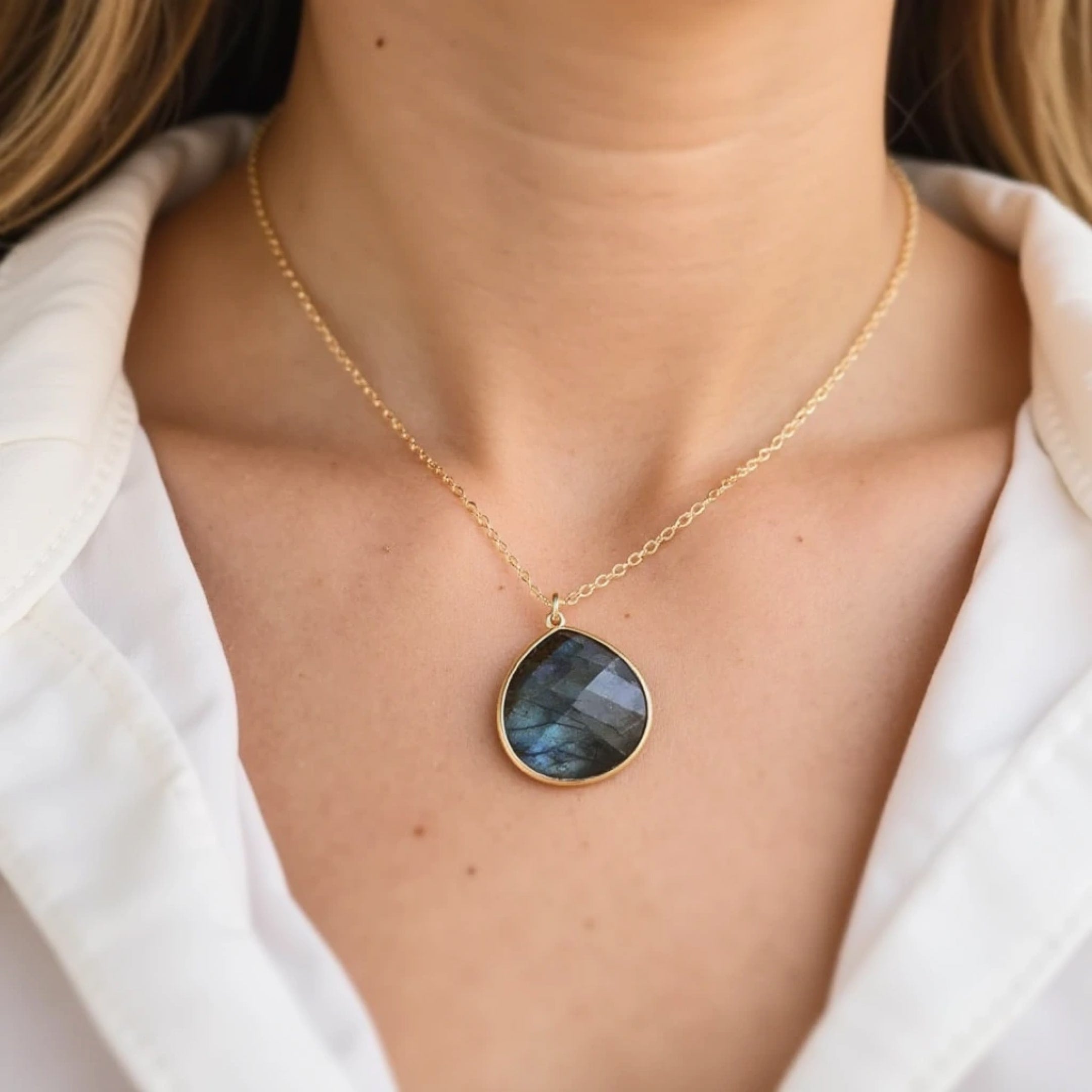 Close-up of the Labradorite stone - KARMAKIND