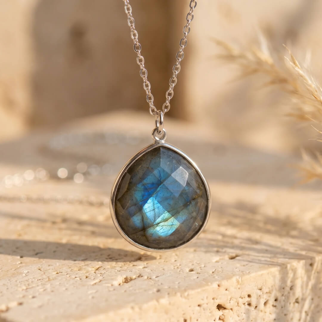 Iridescent blue flashes on Labradorite - KARMAKIND