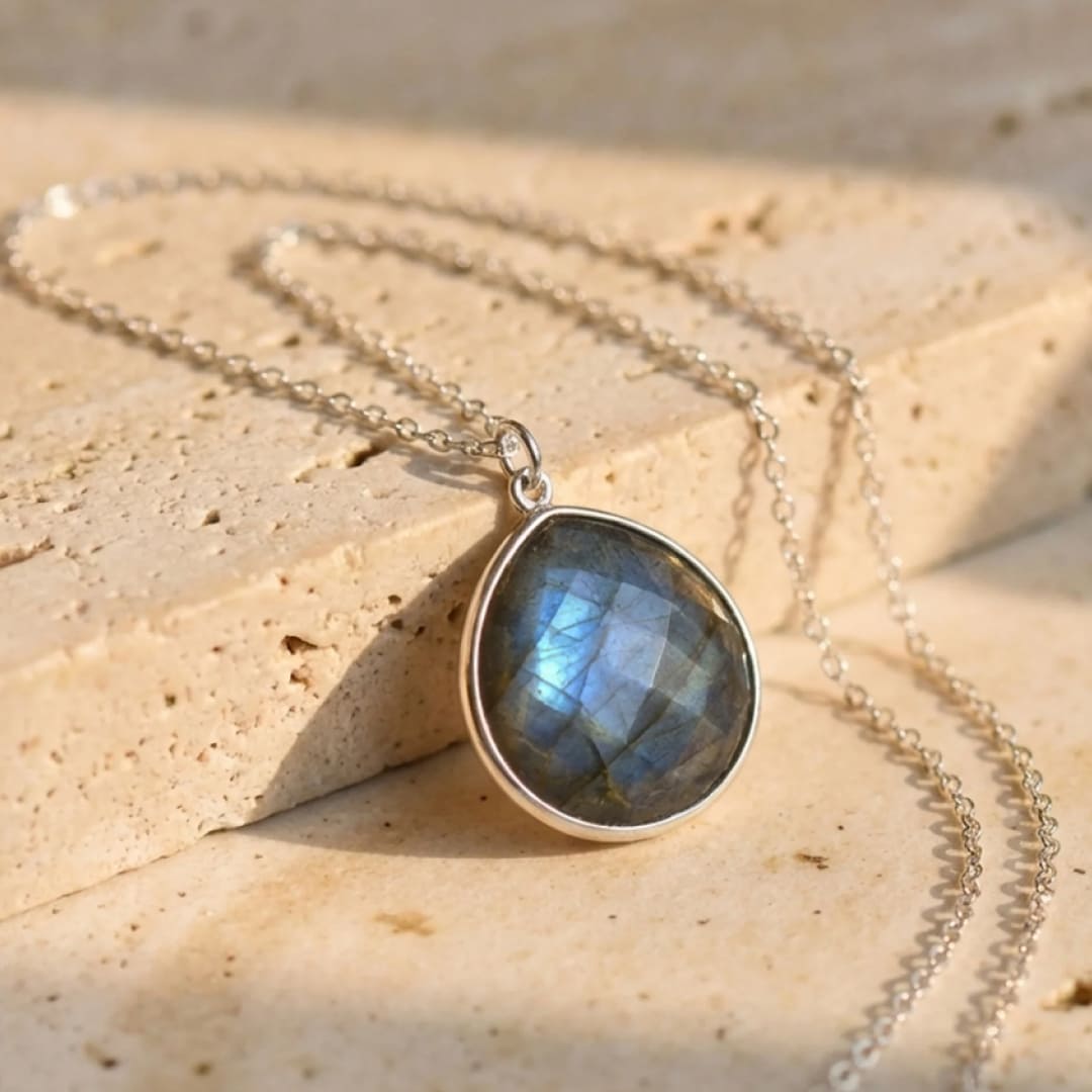 Grounding gemstone pendant - KARMAKIND