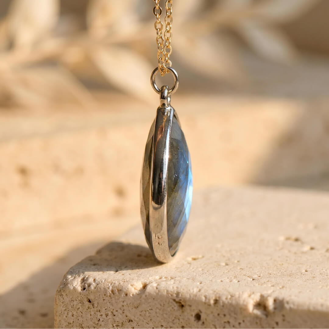 Elegant Labradorite jewelry - KARMAKIND
