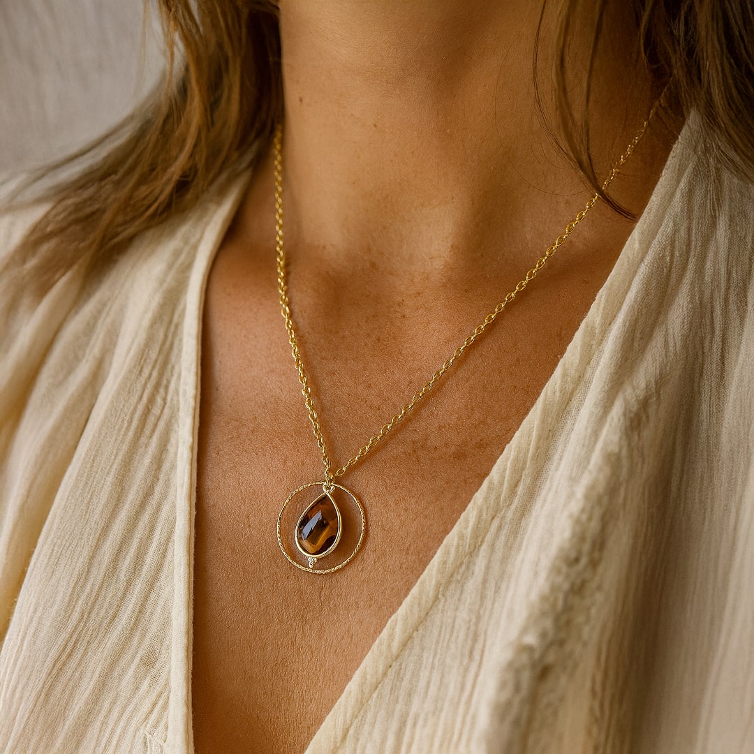 Tiger's Eye pendant detail - KARMAKIND