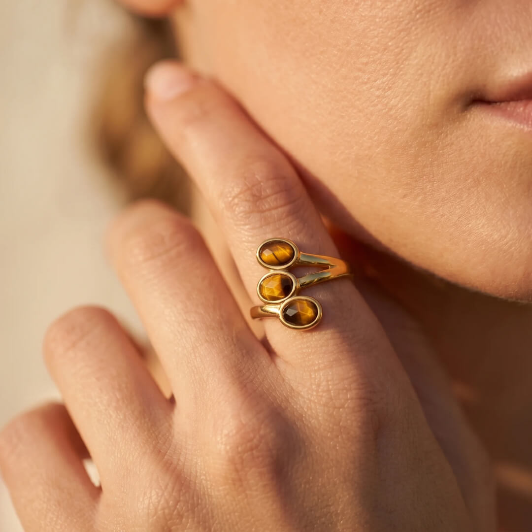 Elegant setting of the "Triple Light" Tiger's Eye Ring - KARMAKIND