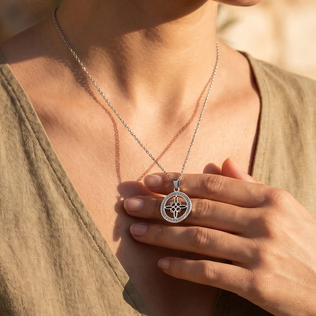 Pendant catching the light - KARMAKIND
