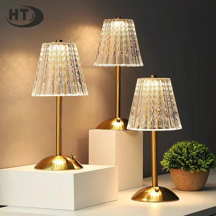 مصباح طاولة LED معدني قابل للشحن يعمل باللمس أبيض وذهبي