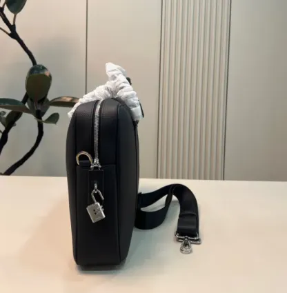 PRADA プラダロゴ レザー ブリーフケース ビジネスバッグ 2VE368