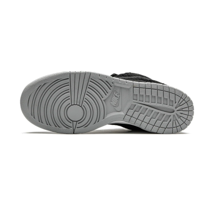 【送料無料】【代金引換】Nike SB Dunk Low “Medicom Toy - BE@RBRICK”【正規品】
