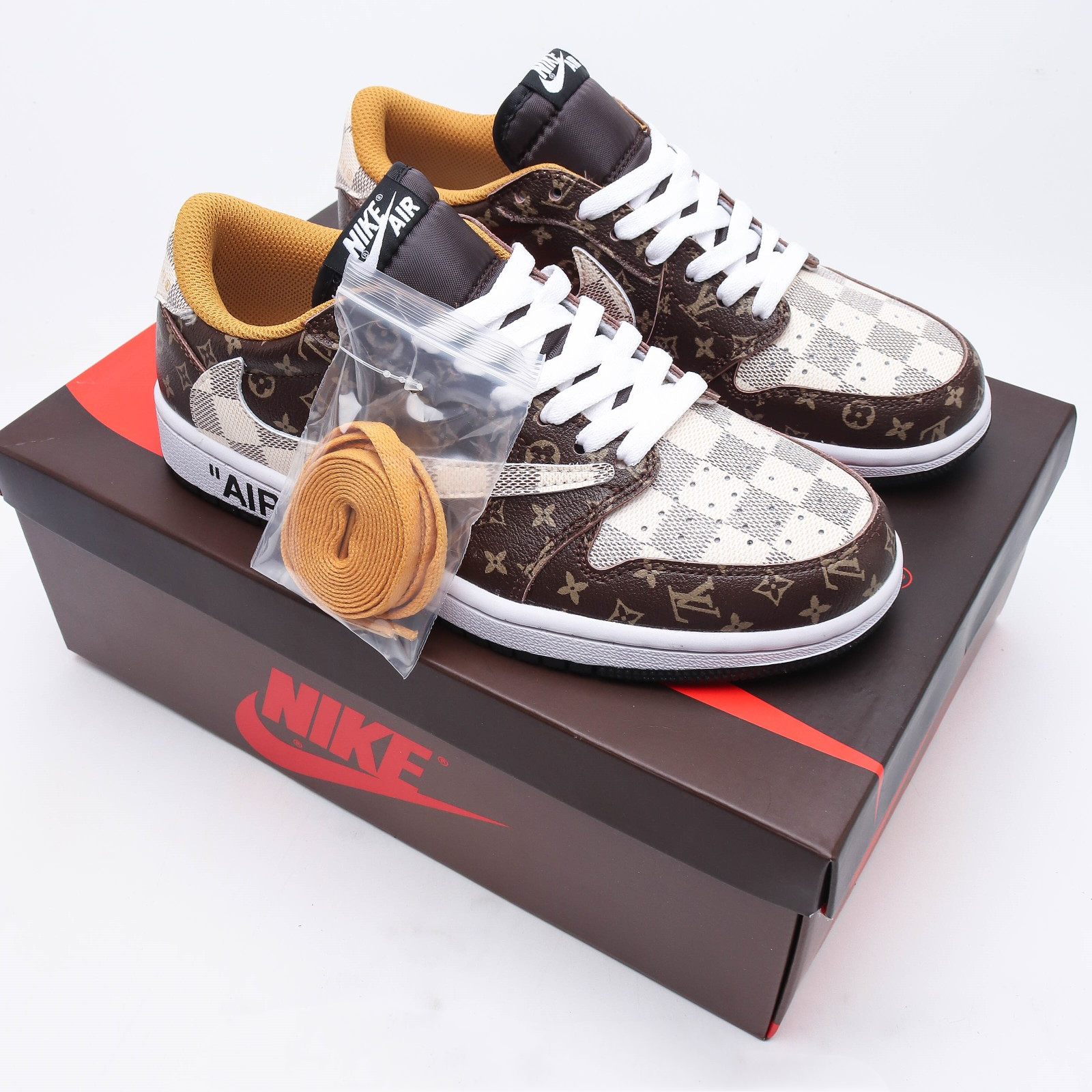 【日本未入荷】Louis Vuitton x Travis Scott x Nike Air Jordan 1 Low OG SP"Damier Azur/LV Monogram"【正規品】[代金引換]