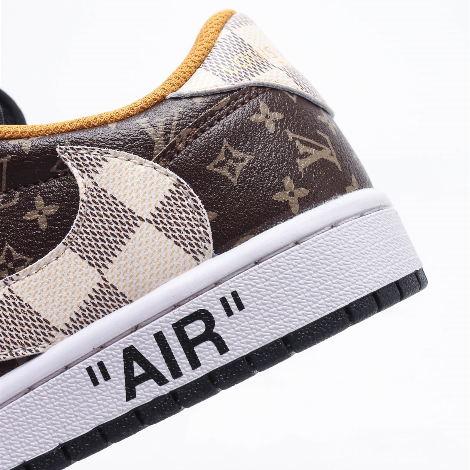 【日本未入荷】Louis Vuitton x Travis Scott x Nike Air Jordan 1 Low OG SP"Damier Azur/LV Monogram"【正規品】[代金引換]