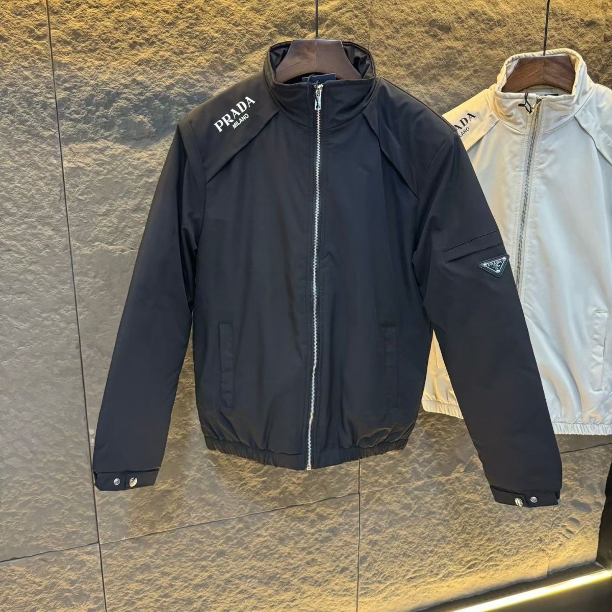 ☆送料関税込☆PRADA フード付  ブルゾンジャケット☆