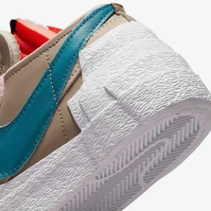 人気コラボ☆ Nike x sacai x KAWS Blazer Low "Reed" (Unisex)