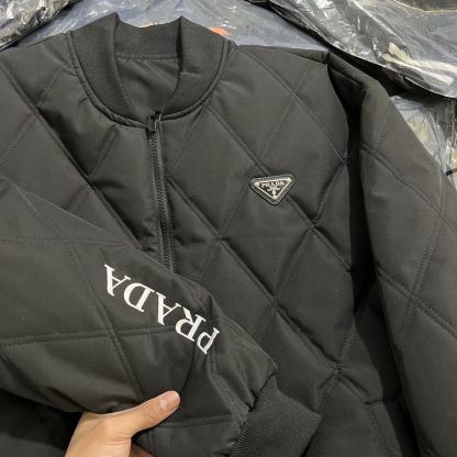 PRADA トライアングルロゴ ダウンジャケット