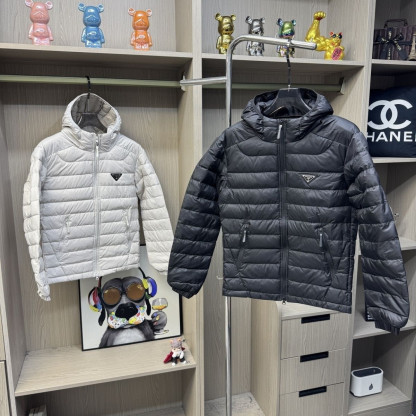 限定特価✨PRADA 軽量ダウン フード付き 防寒アウター 国内発送