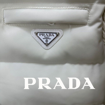 【PRADA】  ダウンジャケット