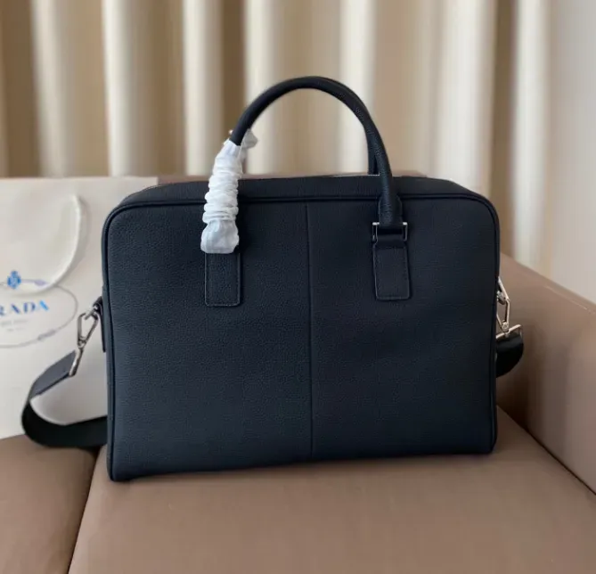 【PRADA】セール！一つ持っておきたい大人ハンドバッグ