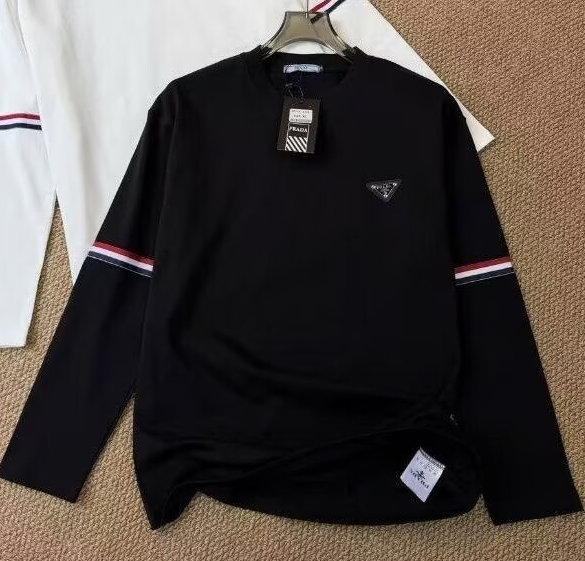 PRADA トライアングルロゴ スウェット     ブラック