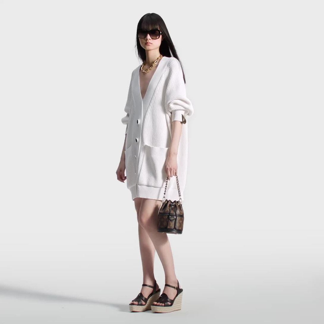 バケツ型で物が取り出しやすい！ LouisVuitton ショルダーバック