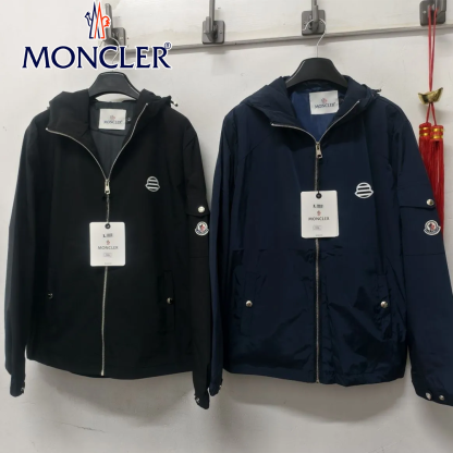 MONCLER  フード付きジップジャケット メンズ ロゴワッペン 袖ポケット はっ水 2 カラー