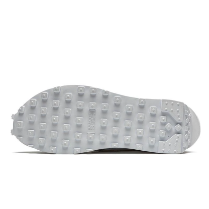 【送料無料】【代金引換】Sacai x Nike LVD Waffle 【正規品】