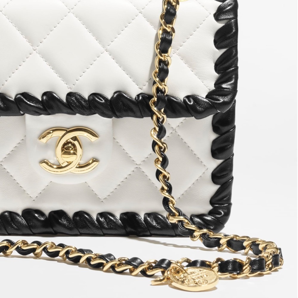 華やかな主役バッグ【CHANEL】ミニフラップ バッグ　26P