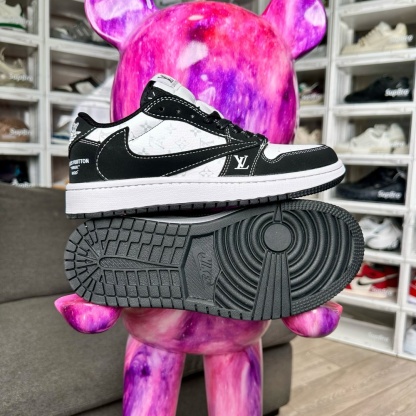 ◆正規品louis voitton◆Travis Scott x Nike Air Jordan 1 Low 送料無料