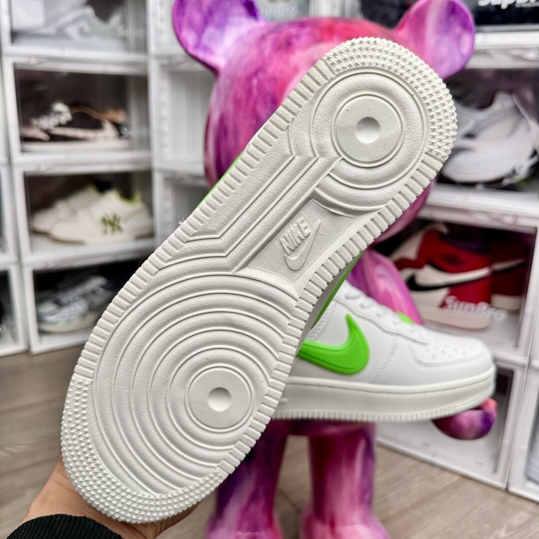 Nike Air Force 1 “Big hook green apple/大きなフックの青リンゴ”