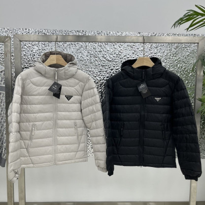 限定特価✨PRADA 軽量ダウン フード付き 防寒アウター 国内発送