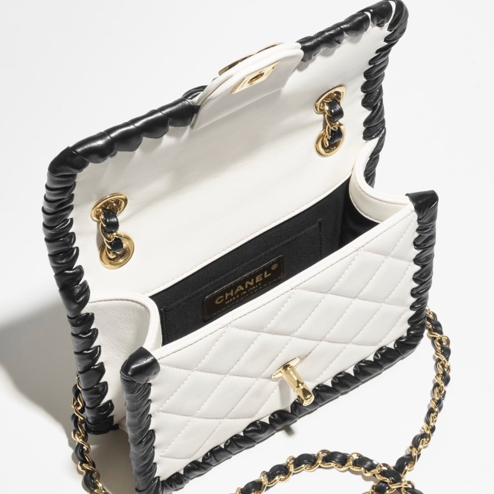 華やかな主役バッグ【CHANEL】ミニフラップ バッグ　26P