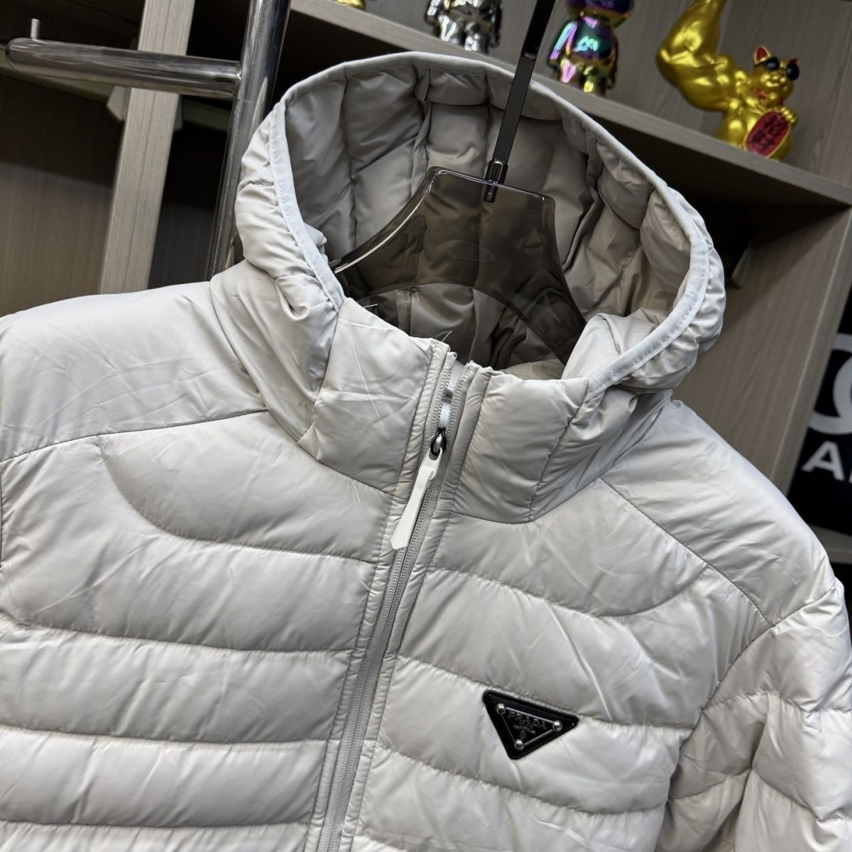 限定特価✨PRADA 軽量ダウン フード付き 防寒アウター 国内発送