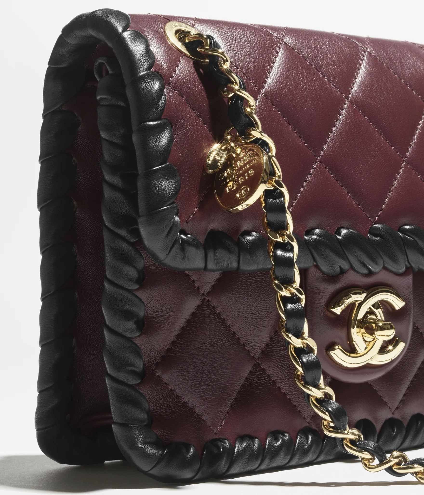 華やかな主役バッグ【CHANEL】ミニフラップ バッグ　26P