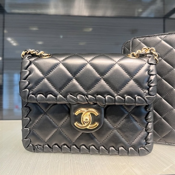 華やかな主役バッグ【CHANEL】ミニフラップ バッグ　26P