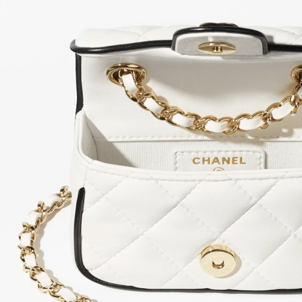 一目置かれる存在に ◆ CHANEL ◆ チェーンクラッチ ミニバッグ