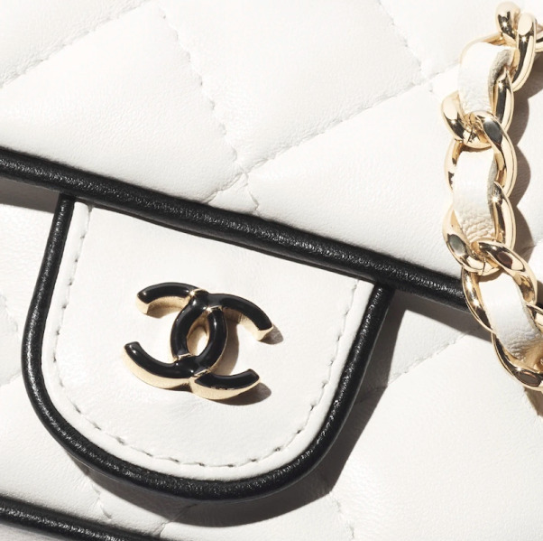 一目置かれる存在に ◆ CHANEL ◆ チェーンクラッチ ミニバッグ