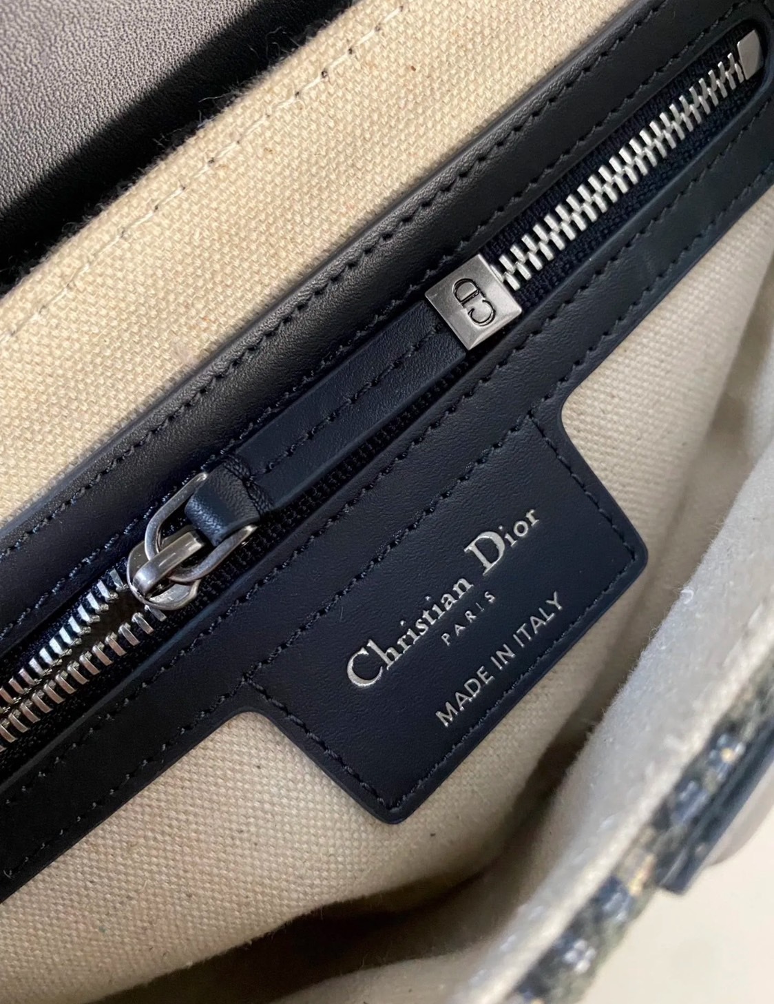 【洗練されたアイコニックデザイン】DIOR サドル ショルダー
