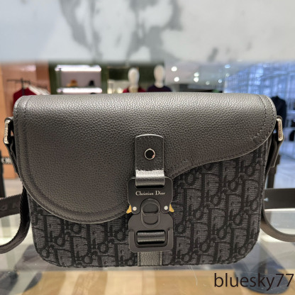 すぐ届く♪ DIOR Saddle フラップ付きメッセンジャーバッグ ミニ