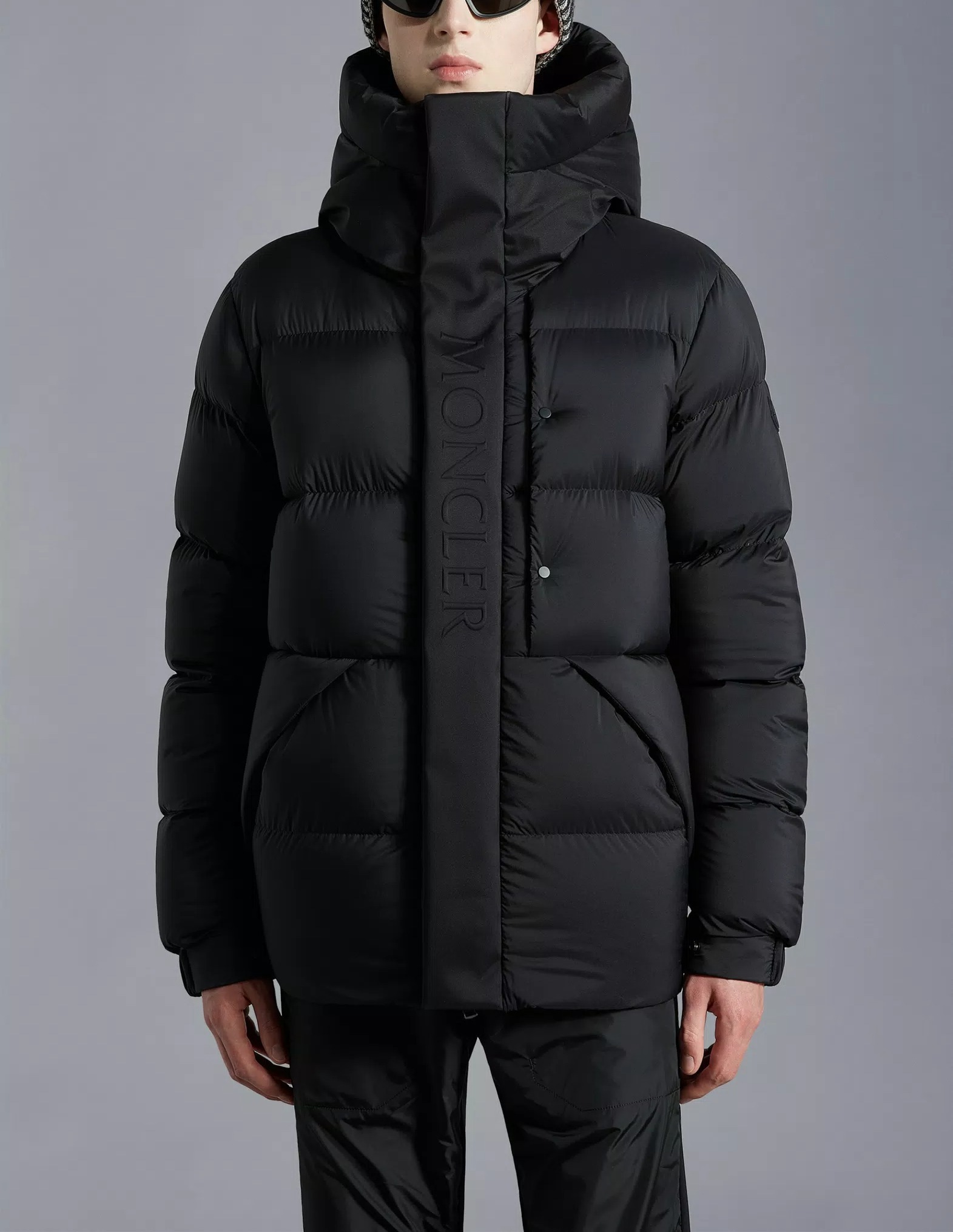 【MONCLER】Madeira フロントロゴ ショート ダウンジャケット