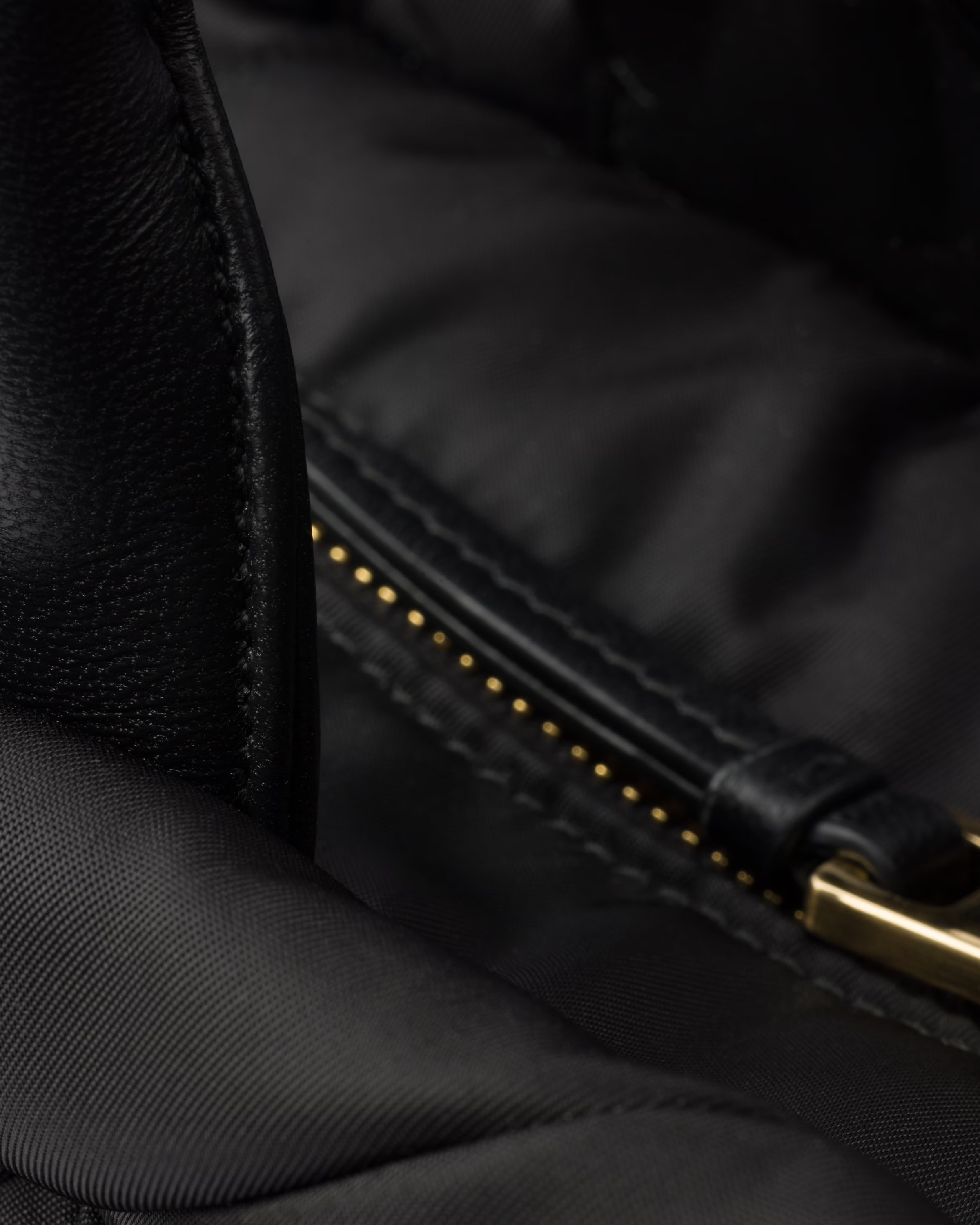 PRADA【入手困難】大人気 ★Re-Nylon トートバッグ★ 全色