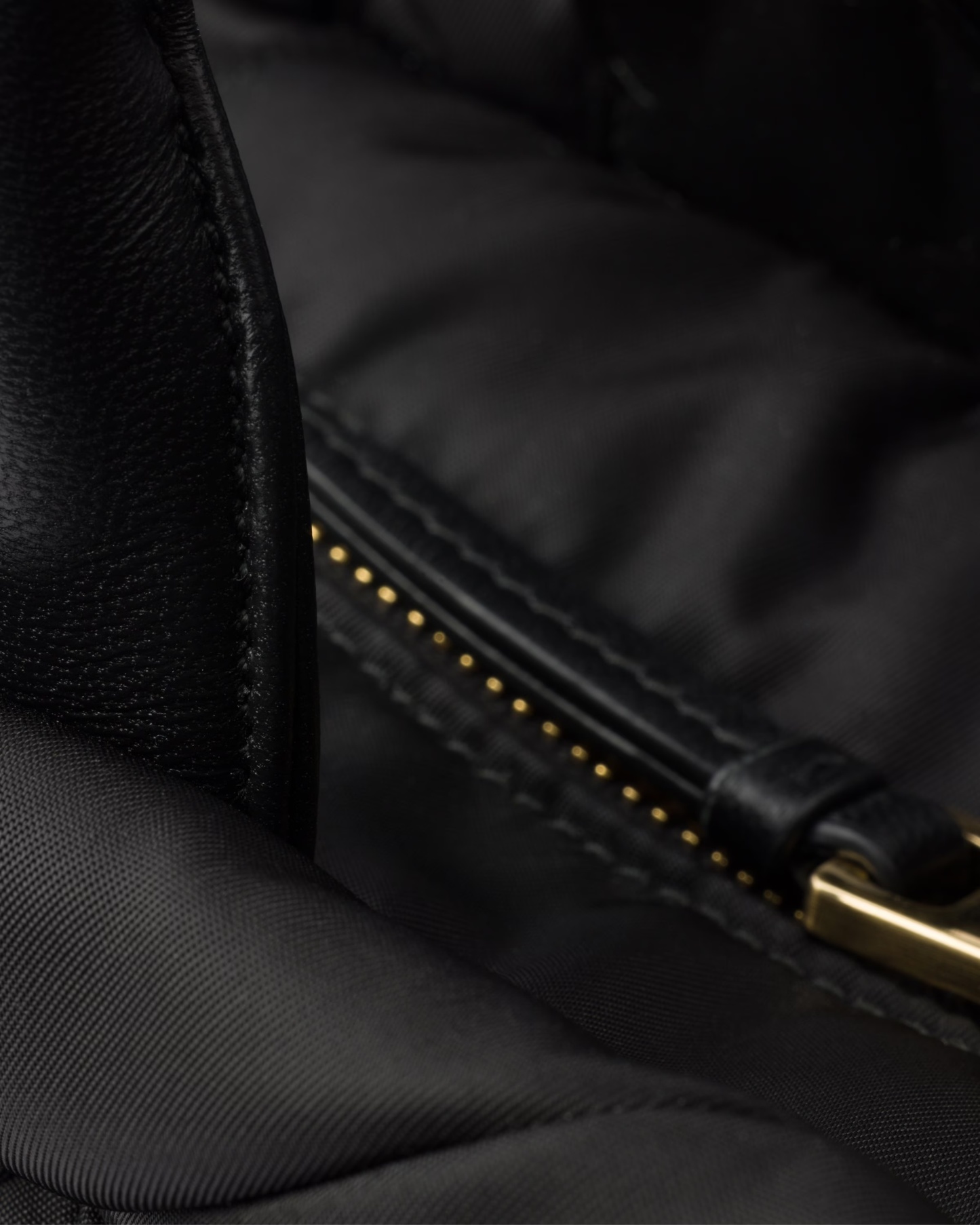 PRADA【入手困難】大人気 ★Re-Nylon トートバッグ★ 全色